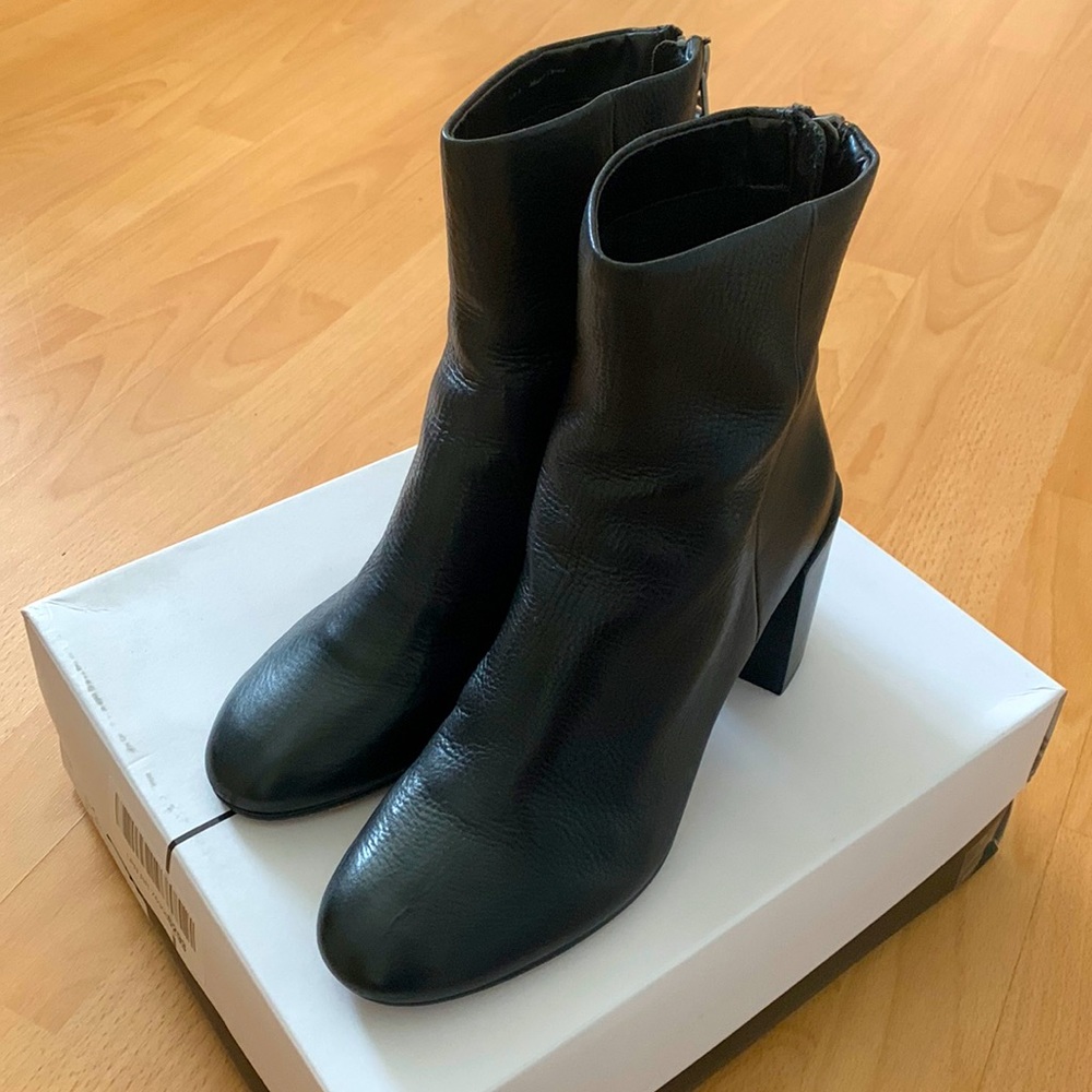 Dolce Vita // Cyan Bootie // size 8 // Like NEW